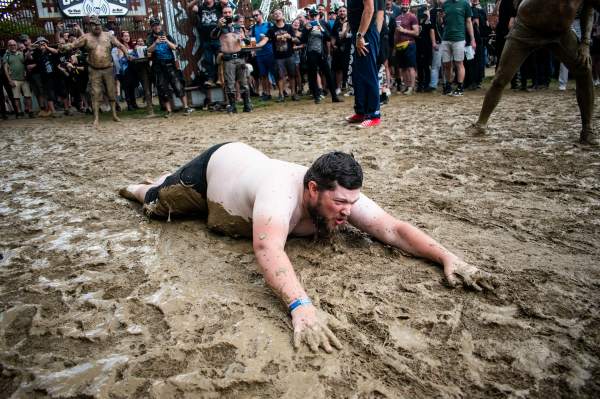 Hellfestivaliers à Clisson (Hellfest Open Air), le 18-06-2023, par Nicolas Lambinet — 6 sur 37