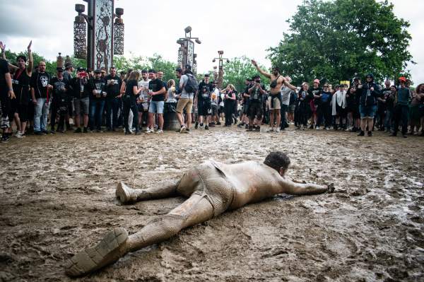 Hellfestivaliers à Clisson (Hellfest Open Air), le 18-06-2023, par Nicolas Lambinet — 8 sur 37