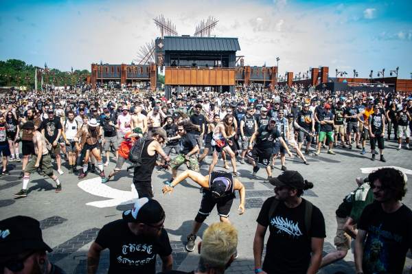Hellfestivaliers à Clisson (Hellfest Open Air), le 18-06-2023, par Nicolas Lambinet — 25 sur 37