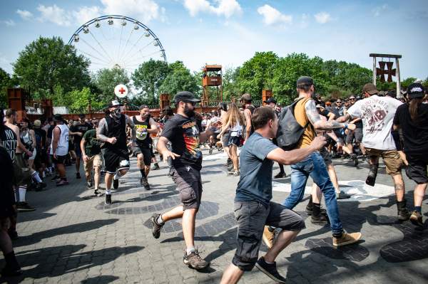 Hellfestivaliers à Clisson (Hellfest Open Air), le 18-06-2023, par Nicolas Lambinet — 33 sur 37