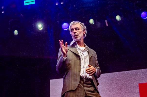 Baxter Dury à Lokeren (Grote Kaai), le 08-08-2023, par Nicolas Lambinet — 10 sur 32