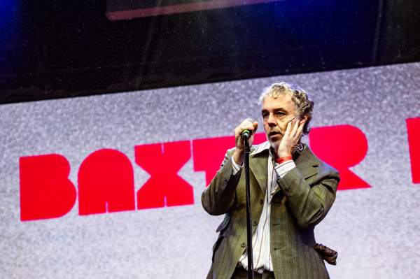 Baxter Dury à Lokeren (Grote Kaai), le 08-08-2023, par Nicolas Lambinet — 18 sur 32
