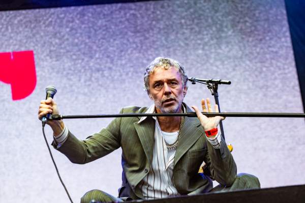 Baxter Dury à Lokeren (Grote Kaai), le 08-08-2023, par Nicolas Lambinet — 20 sur 32