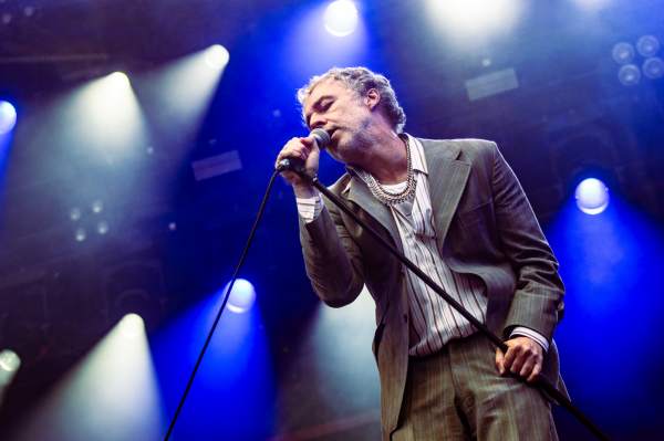 Baxter Dury à Lokeren (Grote Kaai), le 08-08-2023, par Nicolas Lambinet — 26 sur 32