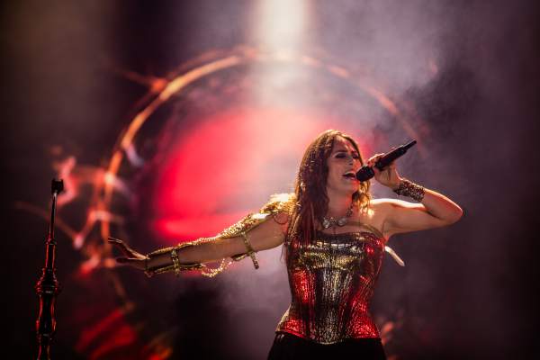 Within Temptation à Lokeren (Grote Kaai), le 06-08-2023, par Jürgen Bruynooghe — 29 sur 36