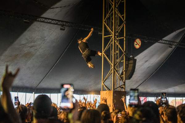 While She Sleeps à Ysselsteyn (Jera on Air), le 29-06-2024, par Jürgen Bruynooghe — 35 sur 35