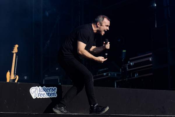 Future Islands à Lokeren (Lokerse Feesten), le 05-08-2024, par Jürgen Bruynooghe — 11 sur 26