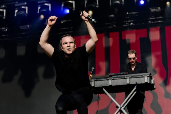 Future Islands à Lokeren (Lokerse Feesten), le 05-08-2024, par Jürgen Bruynooghe — 14 sur 26