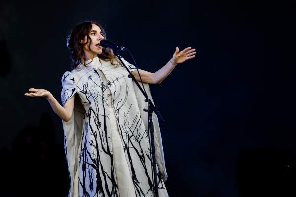 PJ Harvey à Charleville-Mézières (Cabaret Vert), le 15-08-2024, par Jürgen Bruynooghe — 10 sur 27