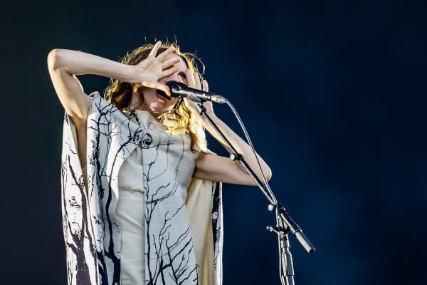 PJ Harvey à Charleville-Mézières (Cabaret Vert), le 15-08-2024, par Jürgen Bruynooghe — 12 sur 27