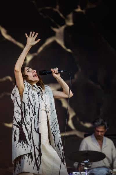 PJ Harvey à Charleville-Mézières (Cabaret Vert), le 15-08-2024, par Jürgen Bruynooghe — 3 sur 27