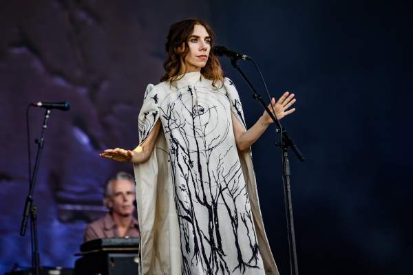 PJ Harvey à Charleville-Mézières (Cabaret Vert), le 15-08-2024, par Jürgen Bruynooghe — 8 sur 27