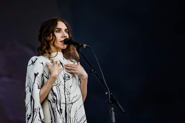 PJ Harvey à Charleville-Mézières (Cabaret Vert), le 15-08-2024, par Jürgen Bruynooghe — 9 sur 27