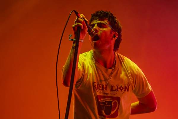 Fontaines D.C. à Charleville-Mézières (Cabaret Vert), le 15-08-2024, par Jürgen Bruynooghe — 33 sur 41