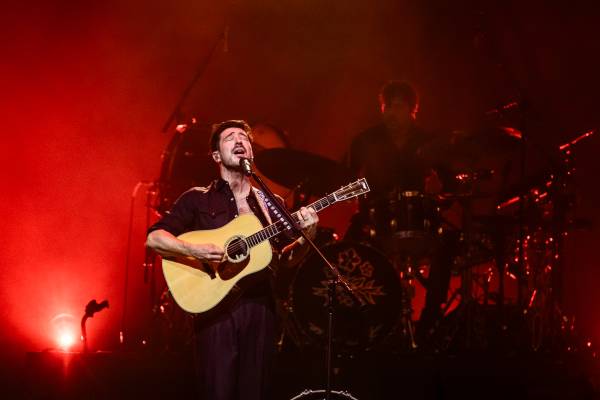 Mumford & Sons à Antwerpen (AFAS Dome), le 13-11-2025, par Jürgen Bruynooghe — 4 sur 28
